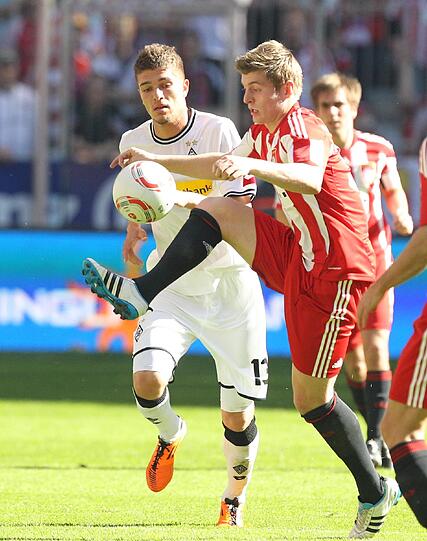 TONI KROOS: Stritt mit Schweinsteiger um den Titel des Fehlpasskönigs. Schlimm. Raus nach 70 Minuten - viel zu spät. (Note 5)