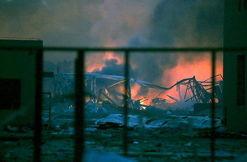 Eine gigantische Explosion hat die chinesische Hafenstadt Tianjin erschüttert. Es gibt zahlreiche Tote und Verletzte.