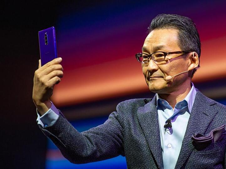 "Wir bleiben im Smartphone-Markt engagiert", sagte der Chef der Mobilfunk-Sparte des Konzerns, Mitsuya Kishida, der dpa auf dem Mobile World Congress in Barcelona.