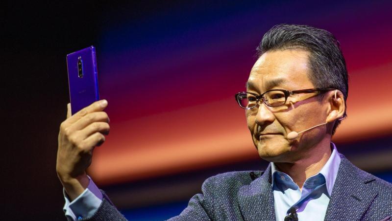 "Wir bleiben im Smartphone-Markt engagiert", sagte der Chef der Mobilfunk-Sparte des Konzerns, Mitsuya Kishida, der dpa auf dem Mobile World Congress in Barcelona. "Wir bleiben im Smartphone-Markt engagiert", sagte der Chef der Mobilfunk-Sparte des Konzerns, Mitsuya Kishida, der dpa auf dem Mobile World Congress in Barcelona.