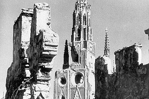 München 1945: Die Stadt liegt nach dem Krieg in Schutt und Asche.