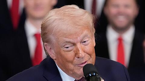 Trump droht dem Iran mit einem milit&auml;rischen Eingreifen.