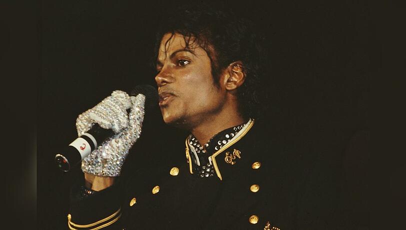 Der Glitzerhandschuh wurde zum Markenzeichen von Michael Jackson - aber woher stammt er ursprünglich? Der Glitzerhandschuh wurde zum Markenzeichen von Michael Jackson - aber woher stammt er ursprünglich?