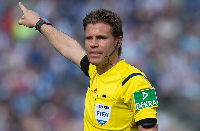 Der Münchner Felix Brych pfeift für den SV Am Hart München. Seit 2007 ist er bei Länderspielen im Einsatz.