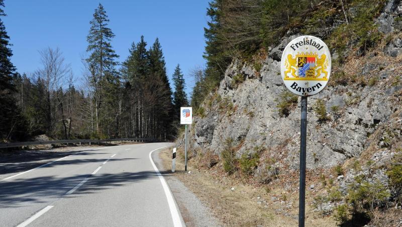Dieses Schild weist auf den gesperrten Grenzübergang hin. Foto: Ursula Düren/dpa/Archivbild Dieses Schild weist auf den gesperrten Grenzübergang hin. Foto: Ursula Düren/dpa/Archivbild