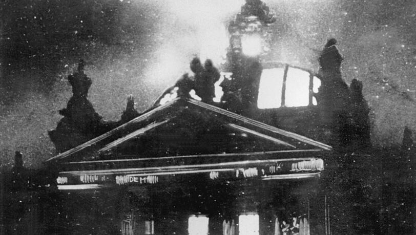 Der brennende Reichstag in der Nacht des 27. Februar 1933.
