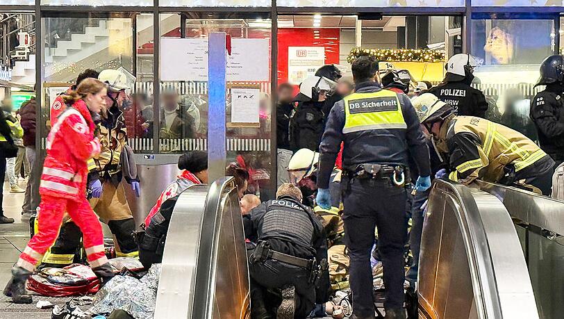 Messerattacke am Essener Hauptbahnhof - ein Verdächtiger sitzt jetzt in U-Haft. (Archivbild) Messerattacke am Essener Hauptbahnhof - ein Verdächtiger sitzt jetzt in U-Haft. (Archivbild)