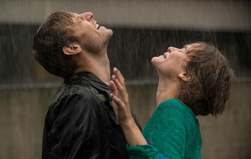 Robin (Christoph Letkowski) und Helen (Carla Juri): Nach Regen folgt Sonnenschein.