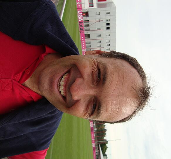 Thomas Grüber (45) aus Heidelberg: "Ich hab eigentlich keine Meinung zu Martínez. Der Preis wird vom Markt bestimmt, wenn der FC Bayern bereit ist so viel zu bezahlen wird er 40. Millionen wert sein. Der Kader wird sicher breiter werden. Ich glaube nicht dass Martínez gesetzt ist."