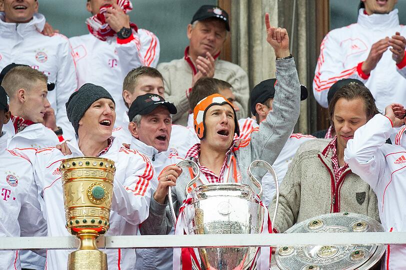 Mia san Triple. Die Bilder von der Bayern-Siegesfeier auf dem Rathaus-Balkon.