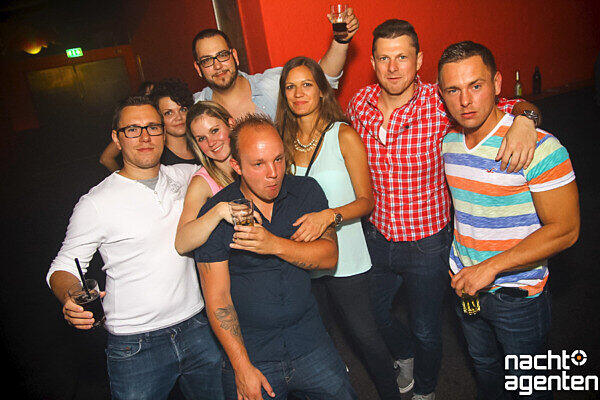 Die besten Partybilder vom Samstag. Hier aus der Nachtgalerie.