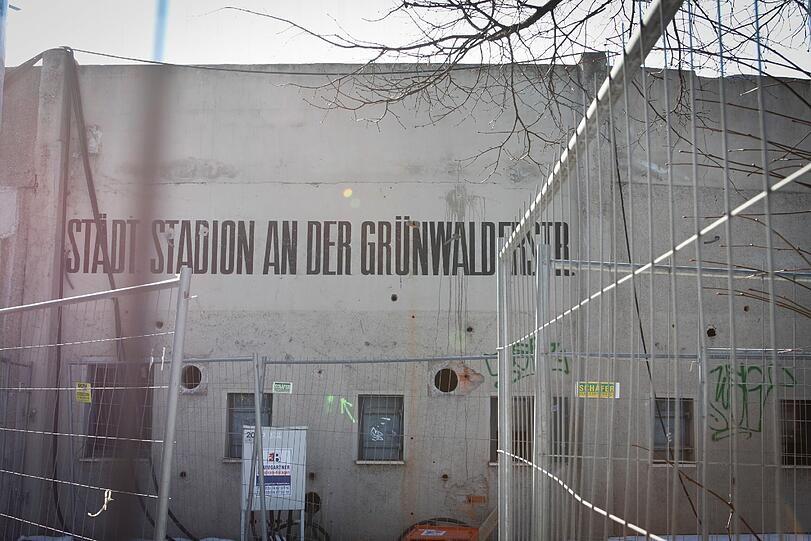 ...das Grünwalder Stadion gerade eine Baustelle ist. Die Löwen spielen in Fröttmaning.
