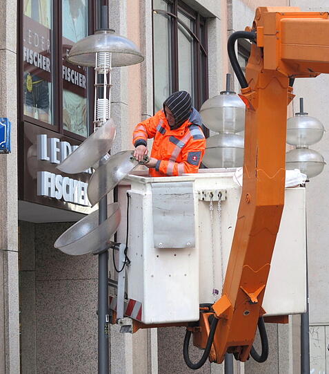 Am Stachus werden die Glühbirnen ausgetauscht...