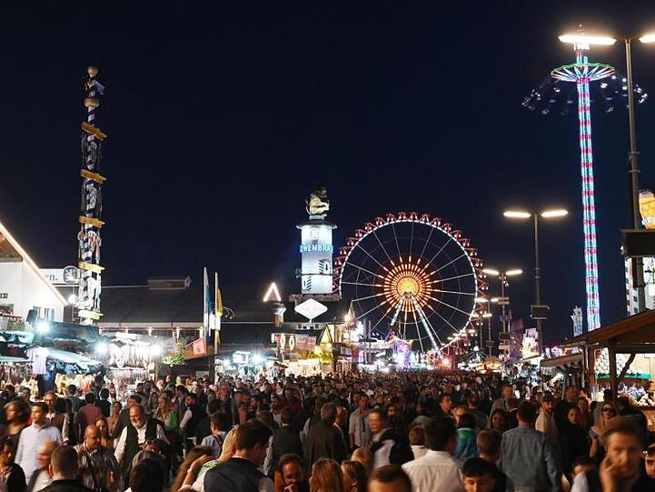 Wenn es Nacht wird auf dem Oktoberfest...