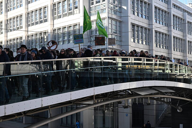Tausende von Menschen zog es am Samstag auf die Theresienwiese.
