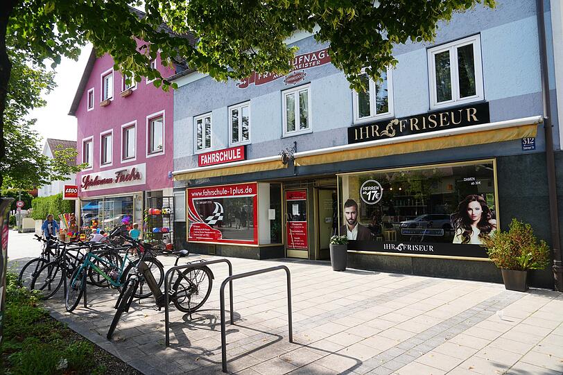 Platz für Fußgänger, alteingesessene Geschäfte: Im Zentrum des Viertels gibt’s alles, was man braucht. Platz für Fußgänger, alteingesessene Geschäfte: Im Zentrum des Viertels gibt’s alles, was man braucht.