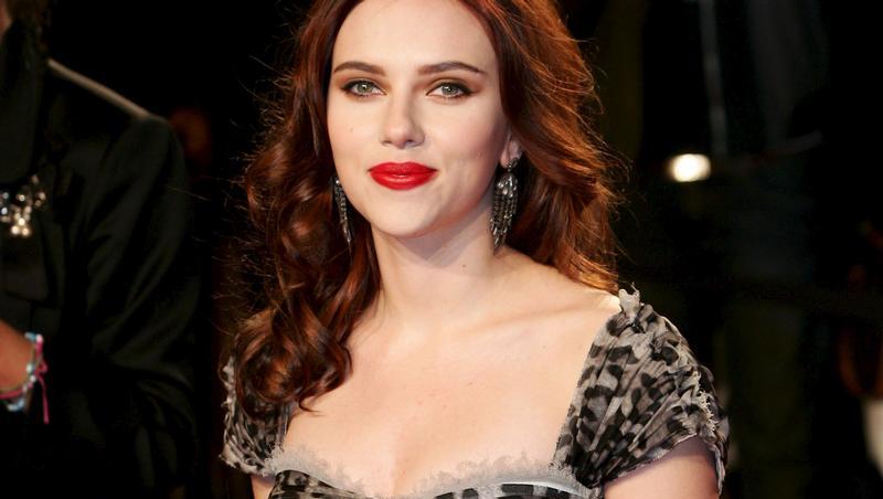 Scarlett Johansson bringt ihren Körper in Form. Scarlett Johansson bringt ihren Körper in Form.