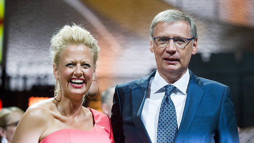 Ein Roadtrip mit Barbara Schöneberger und Günther Jauch? Für Tim Mälzer klingt ein solches Vorhaben verlockend. Ein Roadtrip mit Barbara Schöneberger und Günther Jauch? Für Tim Mälzer klingt ein solches Vorhaben verlockend.