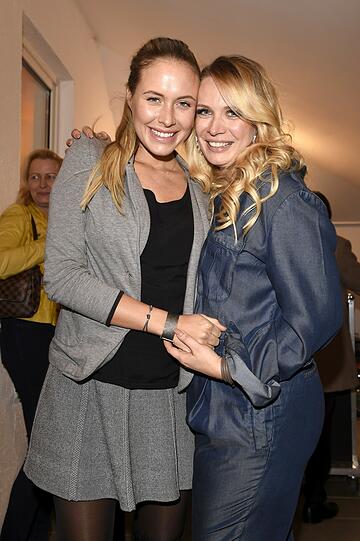 Alena Gerber und Designerin Eva Krsak