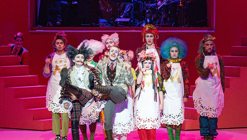 Die Studierenden der Theaterakademie im Musical "Twelfth Night" auf der Bühne des Prinzregententheaters.
