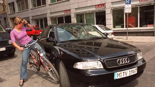 Radler gegen Autos - mit dem Frühling geht dieser Kampf wieder los. Radler gegen Autos - mit dem Frühling geht dieser Kampf wieder los.