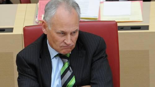Im Landtag heftig unter Beschuss: Erwin Huber. Im Landtag heftig unter Beschuss: Erwin Huber.