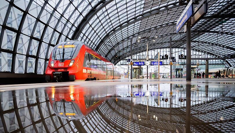 Der Bundestag hat weitere Zuschüsse zum Deutschlandticket bis 2030 beschlossen. (Archivbild) Der Bundestag hat weitere Zuschüsse zum Deutschlandticket bis 2030 beschlossen. (Archivbild)