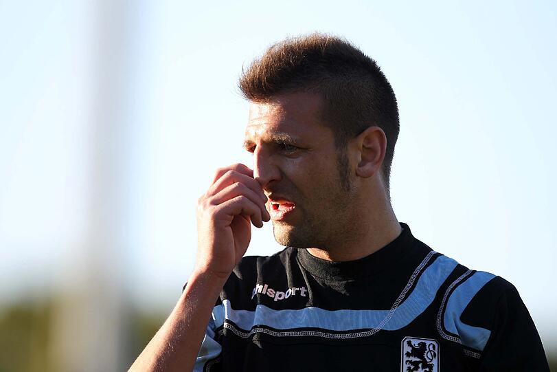 Probespieler Guillermo Vallori hat am Montag beim 2:0-Sieg der Löwen gegen Thun den ersten Härtetest im 1860-Trikot bewältigt - die Bilder.