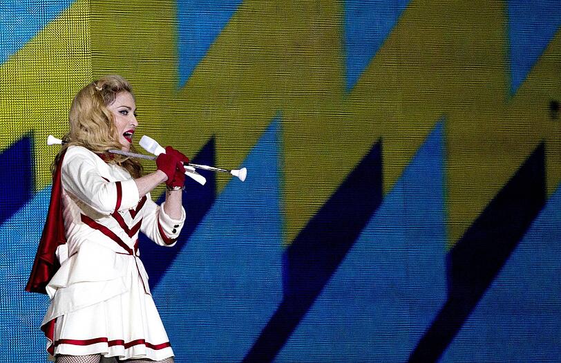 Madonna: 53-jährige Pop-Quenn und immer noch "sexy as hell" - sehen Sie hier die besten und heißesten Bilder ihrer Show in Rom.