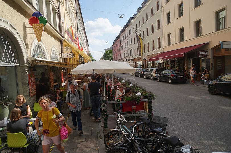 Eis statt Autos vor diesem Café in der Reichenbachstraße.