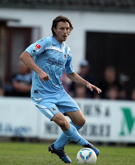 Der TSV 1860 kommt beim Landesligisten Aichach zu einem mühsamen 3:1. Neben Necat Aygün feiert auch Collin Benjamin sein Comeback. Und Ersatzkeeper Tank durfte Stürmer spielen. Die Bilder von der Partie.