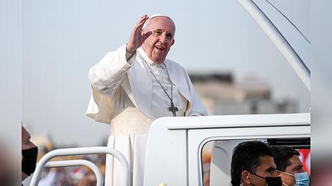 Papst Franziskus liegt seit fast einer Woche im Krankenhaus.