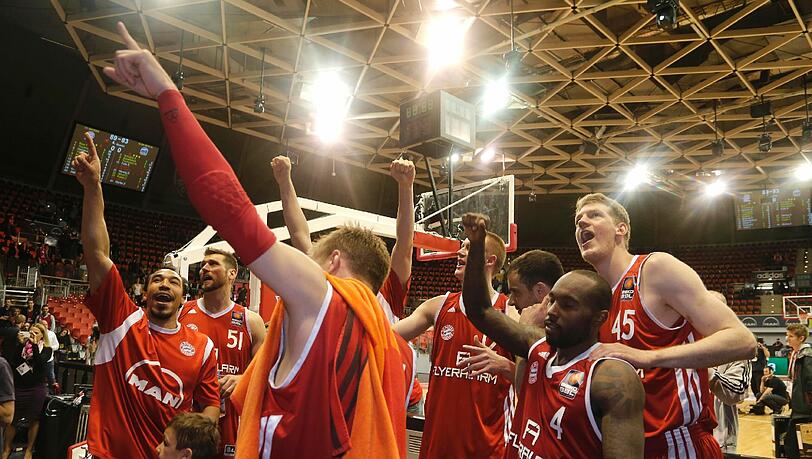 Jubel nach dem dritten Sieg über Alba: Die Bayern-Basketballer. Jubel nach dem dritten Sieg über Alba: Die Bayern-Basketballer.