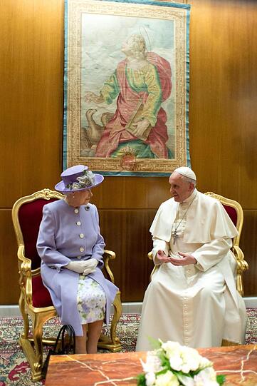 Die Queen und der Papst scheinen sich sehr gut zu verstehen.