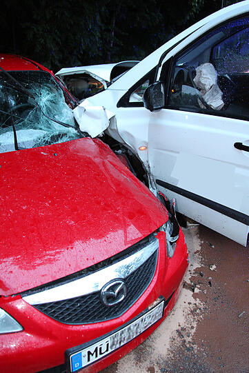 Die Bilder vom Unfall auf der Staatsstraße 2091 am Pürtner Berg.