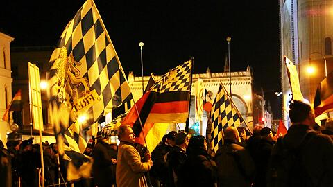 Jeden Montag das gleiche Bild: Pegida demonstriert am Odeonsplatz vor der Feldherrnhalle.