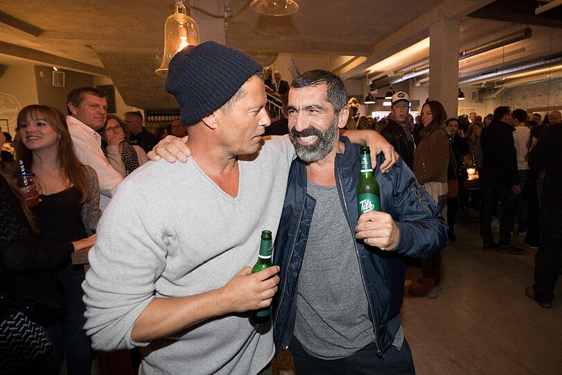 Arm in Arm: Til Schweiger und Schauspieler Erdal Yildiz.