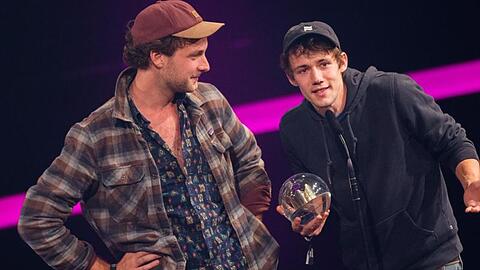 Ganz lässig: Severin Kantereit (l) und Henning May von der Band AnnenMayKantereit.