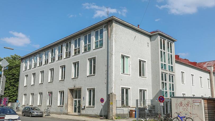 Die Turnhalle an der Auenstraße steht noch, soll aber bald abgerissen werden. Die Turnhalle an der Auenstraße steht noch, soll aber bald abgerissen werden.