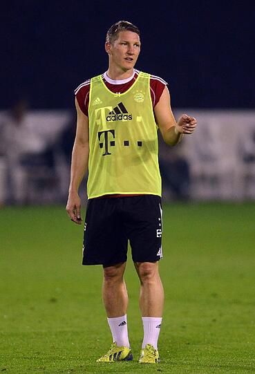 Bastian Schweinsteiger ist wieder voll ins Mannschaftstraining eingestiegen und macht problemlos bei den Trainingsspielen mit.