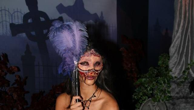 Micaela Schäfer als Nackt-Zombie Micaela Schäfer als Nackt-Zombie