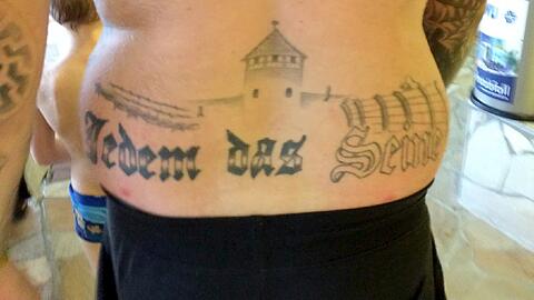 Wegen dieses Tattoos ist Marcel Z. zu einer Bewährungsstrafe von sechs Monaten verurteilt worden.