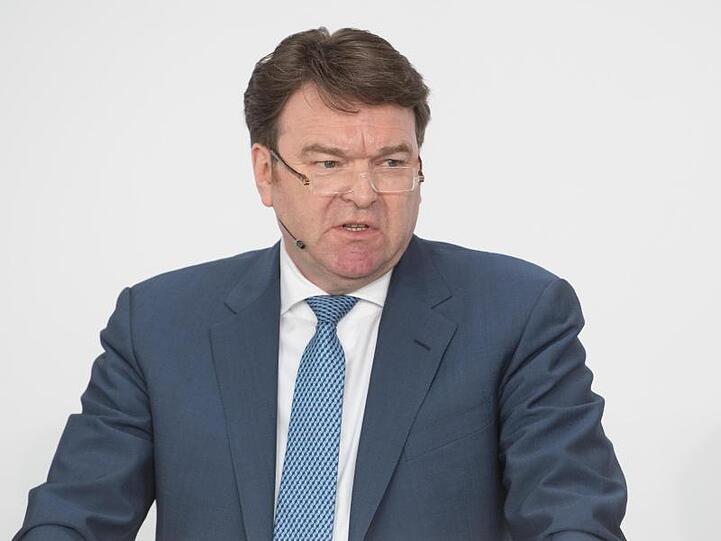 Bram Schot, der neue Vorstandsvorsitzende von Audi, während einer Pressekonferenz. Foto: Armin Weigel/Archiv