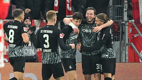 Nach seinem Hattrick in der Europa League traf Freiburgs Michael Gregoritsch (2.v.r.) auch in der Bundesliga.