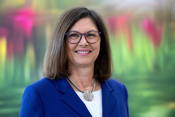 Bayerns Landtagspräsidentin Ilse Aigner ist gut mit Friedrich Merz befreundet. Merz' Haus am Tegernsee sei ein Häuserl, sagt sie. Bayerns Landtagspräsidentin Ilse Aigner ist gut mit Friedrich Merz befreundet. Merz' Haus am Tegernsee sei ein Häuserl, sagt sie.
