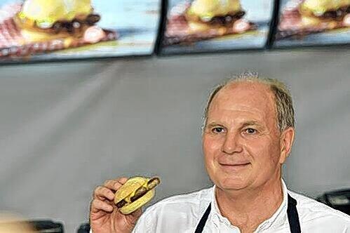 Uli Hoeneß bei der Präsentation des Nürnburgers.