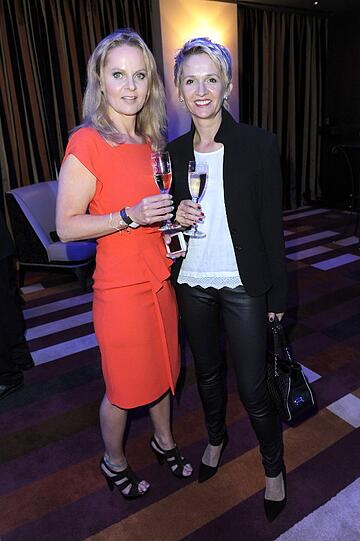 Angela Troch und Phoebe Rocci bei der GENTLEMEN STYLE NIGHT im Hotel Vier Jahreszeiten.