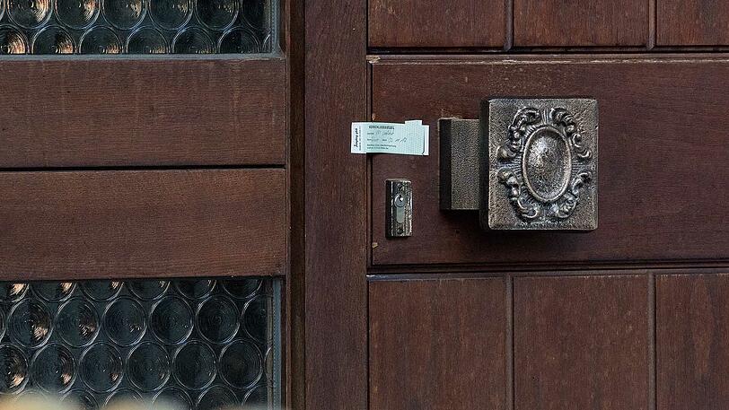 Das Einfamilienhaus in Altfraunhofen einen Tag nach dem schrecklichen Vorfall.