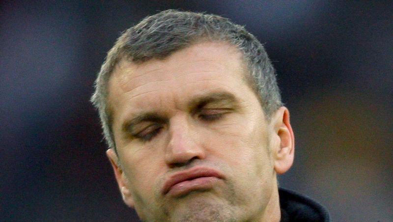 „Bitter enttäuscht“, aber steht zu seinem Vertrag bis 2009: Club-Trainer Thomas von Heesen.Foto: Zink „Bitter enttäuscht“, aber steht zu seinem Vertrag bis 2009: Club-Trainer Thomas von Heesen.Foto: Zink