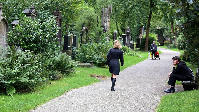 Auf dem Münchner Südfriedhof geht Birgit Schrowange gerne spazieren, wenn sie ihre Gedanken ordnen will. Auf dem Münchner Südfriedhof geht Birgit Schrowange gerne spazieren, wenn sie ihre Gedanken ordnen will.